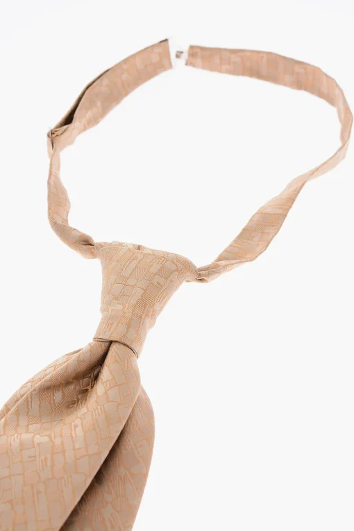 Cravatta in Seta a Tinta Unita con Colletto Regolabile>Corneliani Fashion