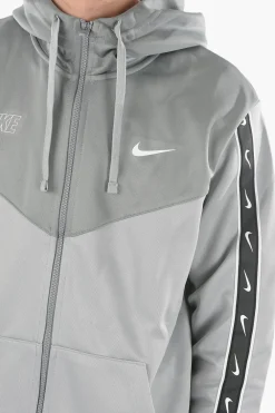Felpa con Chiusura Zip e Banda Logata a Contrasto></noscript>Nike Hot