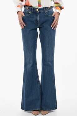 Jeans Bootcut in Cotone con Morsetti Logati 32cm>Versace Fashion