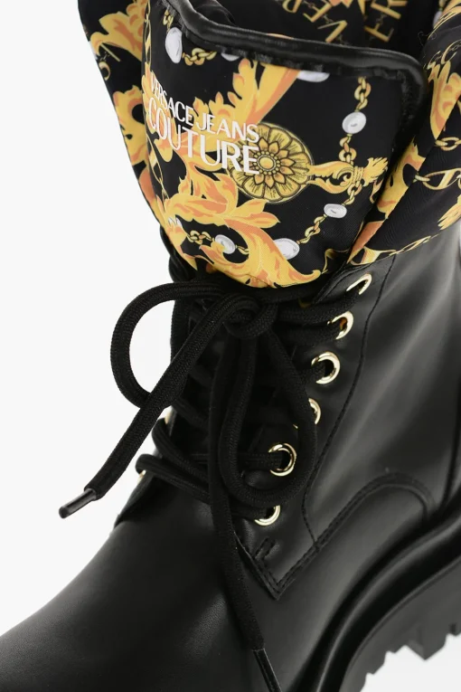 JEANS COUTURE Anfibi DREW in Ecopelle con Dettaglio Motivo Barocco>Versace Outlet