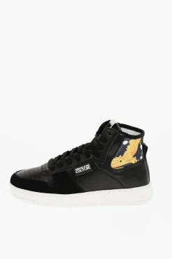 JEANS COUTURE Sneakers Alte MEYSSA in Pelle e Tessuto con Dettaglio Motivo Barocco></noscript>Versace Outlet