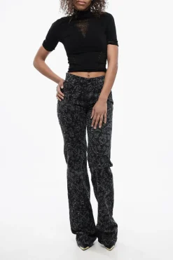 Jeans Lunghi a Gamba Dritta Svasati con Stampa Grafica All-Over 26cm></noscript>Off-White New