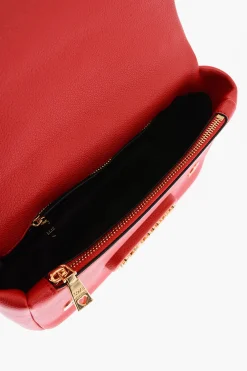 LOVE Borsa a Spalla in Ecopelle Martellata con Logo Dorato></noscript>Moschino Online