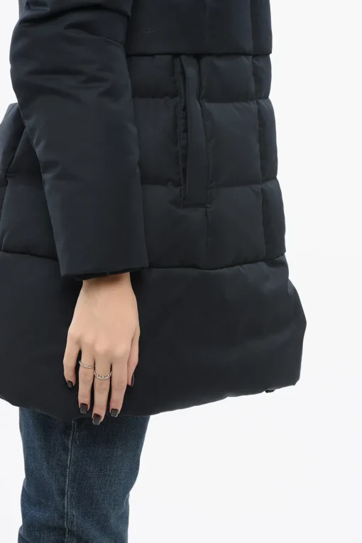 Piumino a Tinta Unita con Cappuccio Removibile e Bottoni Automatici>Woolrich Fashion