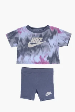 Set T-Shirt Girocollo e Shorts Ciclista con Logo Stampato></noscript>Nike KIDS Discount