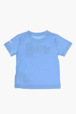 Set T-shirt Girocollo Stampata e Shorts con Bande a Contrasto></noscript>Nike KIDS Hot