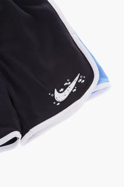 Set T-shirt Girocollo Stampata e Shorts con Bande a Contrasto></noscript>Nike KIDS Hot