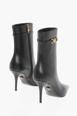 Stivaletti in Pelle con Cinturino Logato e Tacco a Spillo 9cm>Versace New