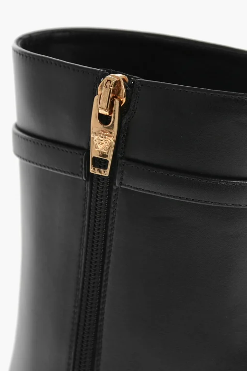 Stivaletti in Pelle con Cinturino Logato e Tacco a Spillo 9cm>Versace New
