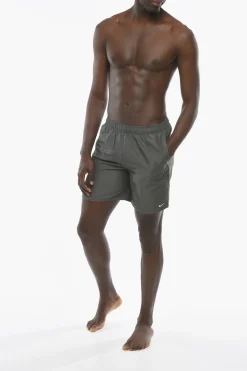 SWIM Costume da Bagno Boxer in Tinta Unita con Logo Ricamato></noscript>Nike Fashion