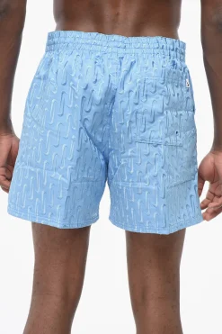 New SWIM Shorts in Tinta Unita con Logo Ricamato All-Over Uomo Pantaloni