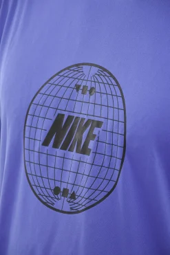 SWIM T-Shirt Girocollo Dri-fit con Logo Stampato></noscript>Nike Hot