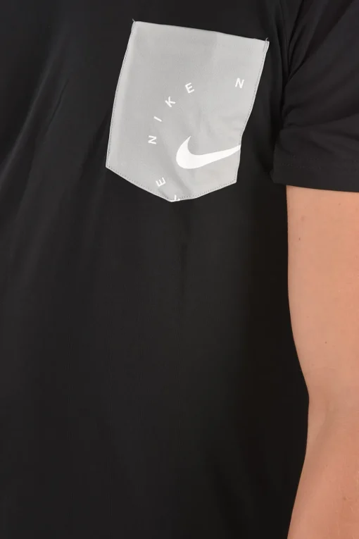 T-shirt con Taschino>Nike Outlet