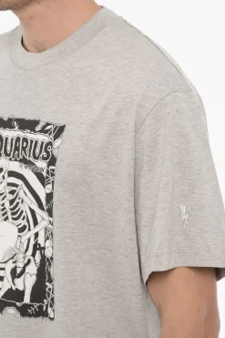 T-Shirt Girocollo AQUARIUS THE HUMANITARIAN Stampata></noscript>Neil Barrett Outlet