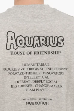 T-Shirt Girocollo AQUARIUS THE HUMANITARIAN Stampata></noscript>Neil Barrett Outlet